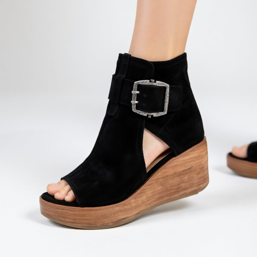 Cleó Buckle Wedges